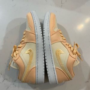 Women’s Air Jordan 1 - LOW SE